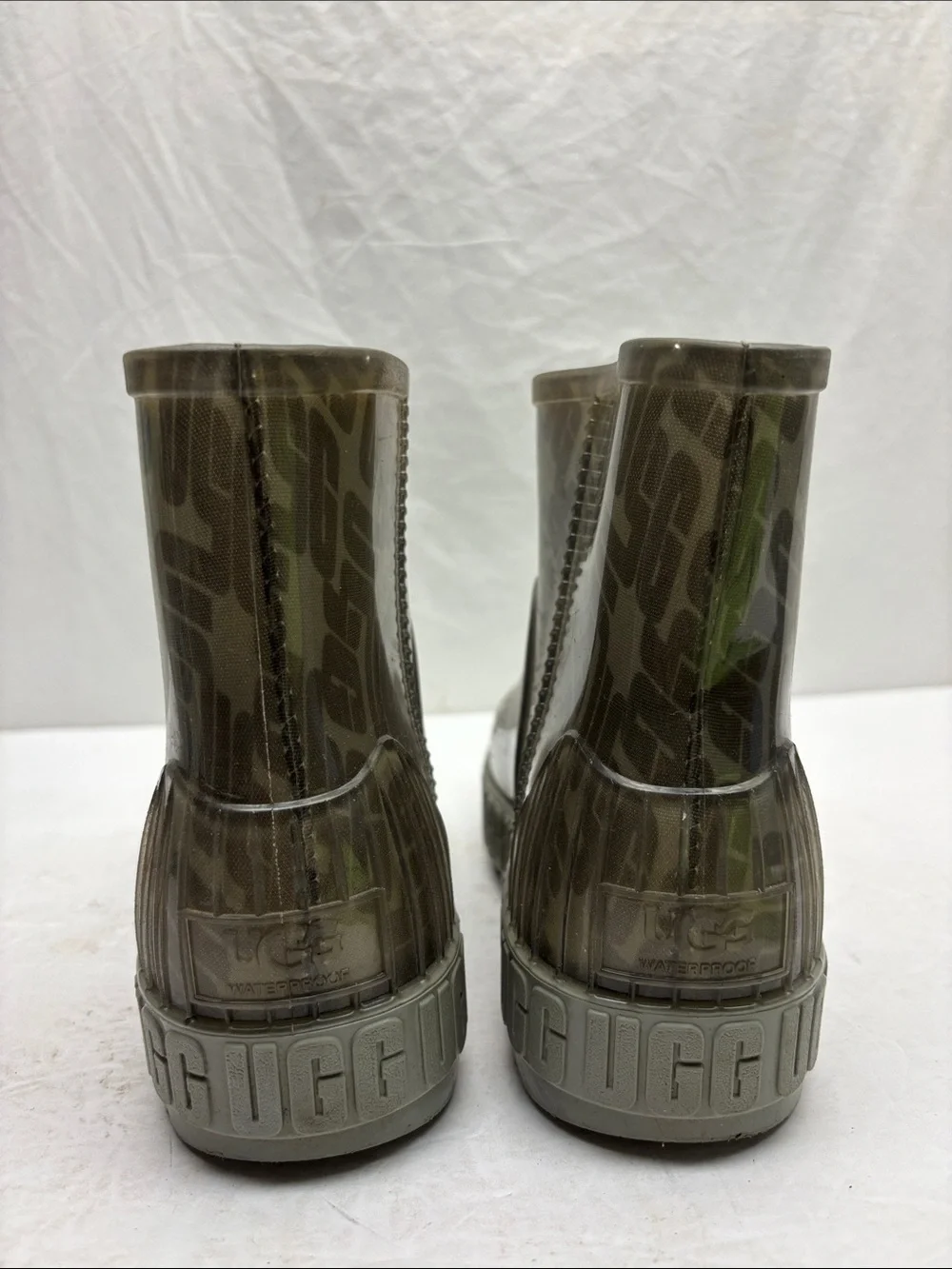 UGG rain boots for little girls SZ 1, box 1 BA